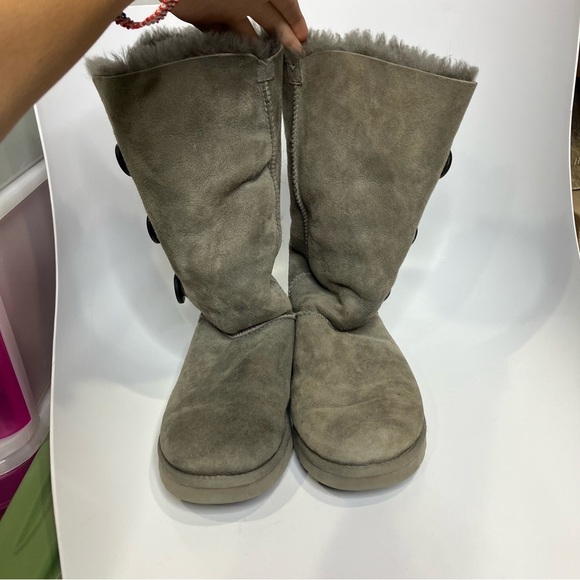 UGG Bailey button triplet ll shearling lined boots suede leather women’s size - Picture 3 of 9